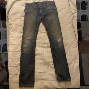 Riktigt feta jeans! 💯 Grischiga och feta. Skick: 7,5/10. Strlk: 34-34. Färg: mörkblå 💯 