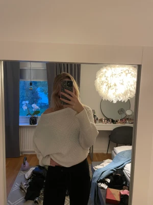 Stickad tröja - Så fin stickad tröja från NA-KD. Lite genomskinlig men inget man tänker på. Använd men i fint skick🫶🏼