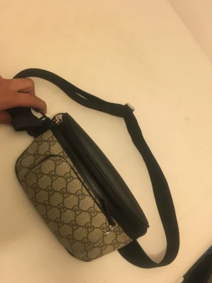 Gucci väska - Gucci väska i superfint skick. Möts upp alt köparen står för frakt