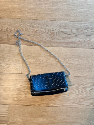 Fest väska  - En super söt liten väska för att det nödvändiga 