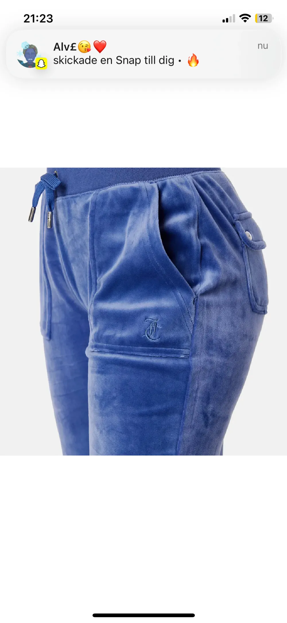 Säljer mina blåa Juicy Coutore. De är dock lite slitna nedtill då de är lite för långa till mig, är 157cm. Jeans & Byxor.
