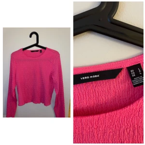 Rosa tröja  - Knappt använd. Superfin färg   Hämtas i Högdalen eller skickas mot fraktkostnad 