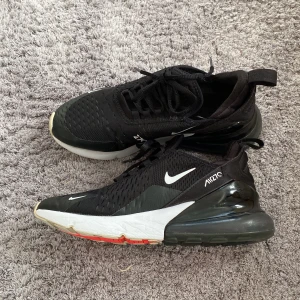 Air max 270 - Använda men ser ändå okej ut. Har tyvärr inte kvar lådan.