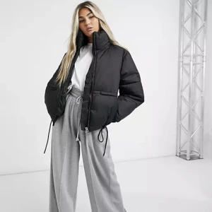 Weekday pufferjacket  - Jättevarm och skön vinterjacka!  Inte alls använt mycket pga för stor storlek( Den kostar 200kr + frakt)