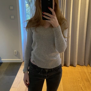 Soft goat tröja - Ska sälja min supersnygga gråa soft goat tröja i som tyvärr blivit för liten💓Den är 100% kashmir🫶