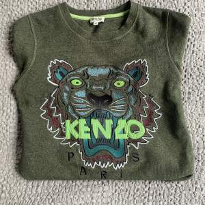 Kenzo Sweatshirt i storlek xs i fint skick, nypris 2000kr. 