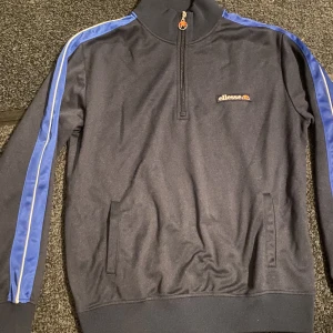 Ellesse crewneck - Ellesse crewneck väldigt bra kvalitet 10/10