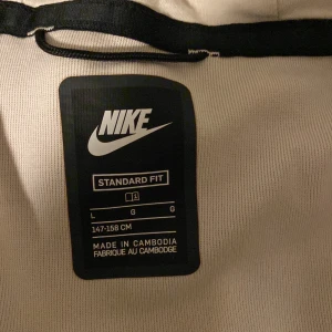 Nike tech - Nike tech bäst skick som möjligt! Inte använd och bra pris!