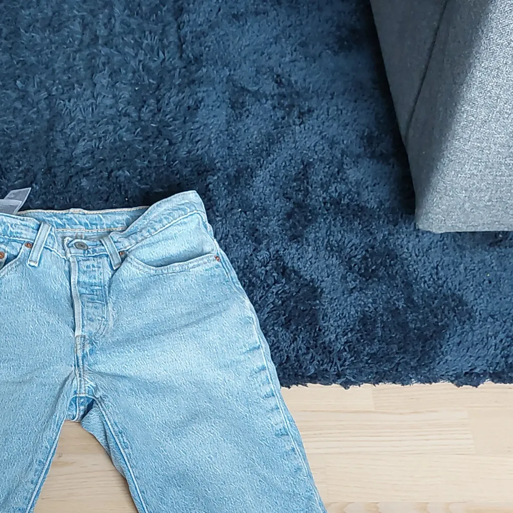 Jeansen är i bra skick. Nypriset på jeansen ligger på 1000 kr. . Jeans & Byxor.