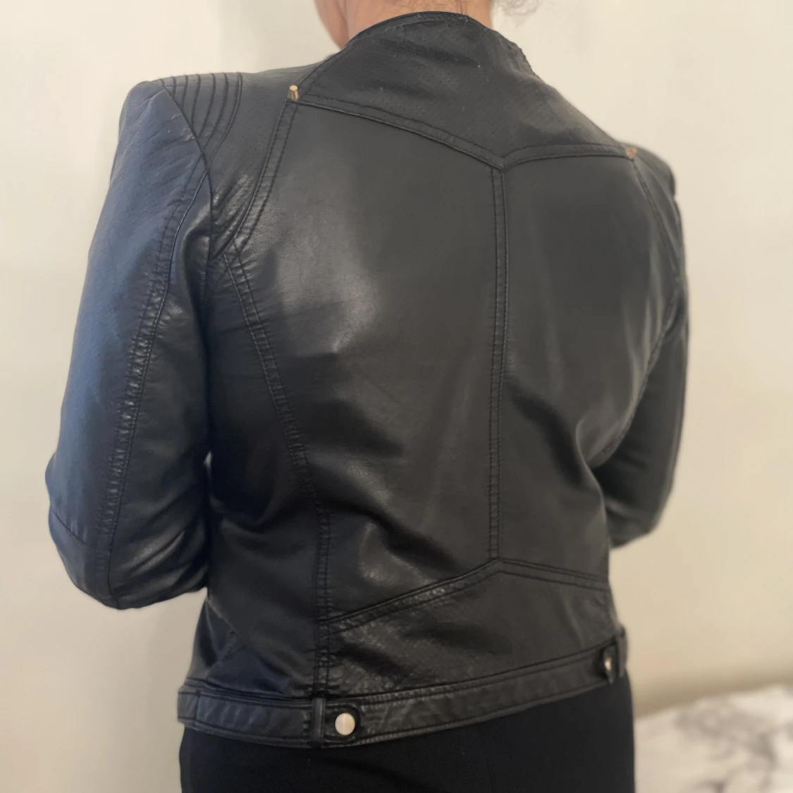 Svart skinnjacka - 91