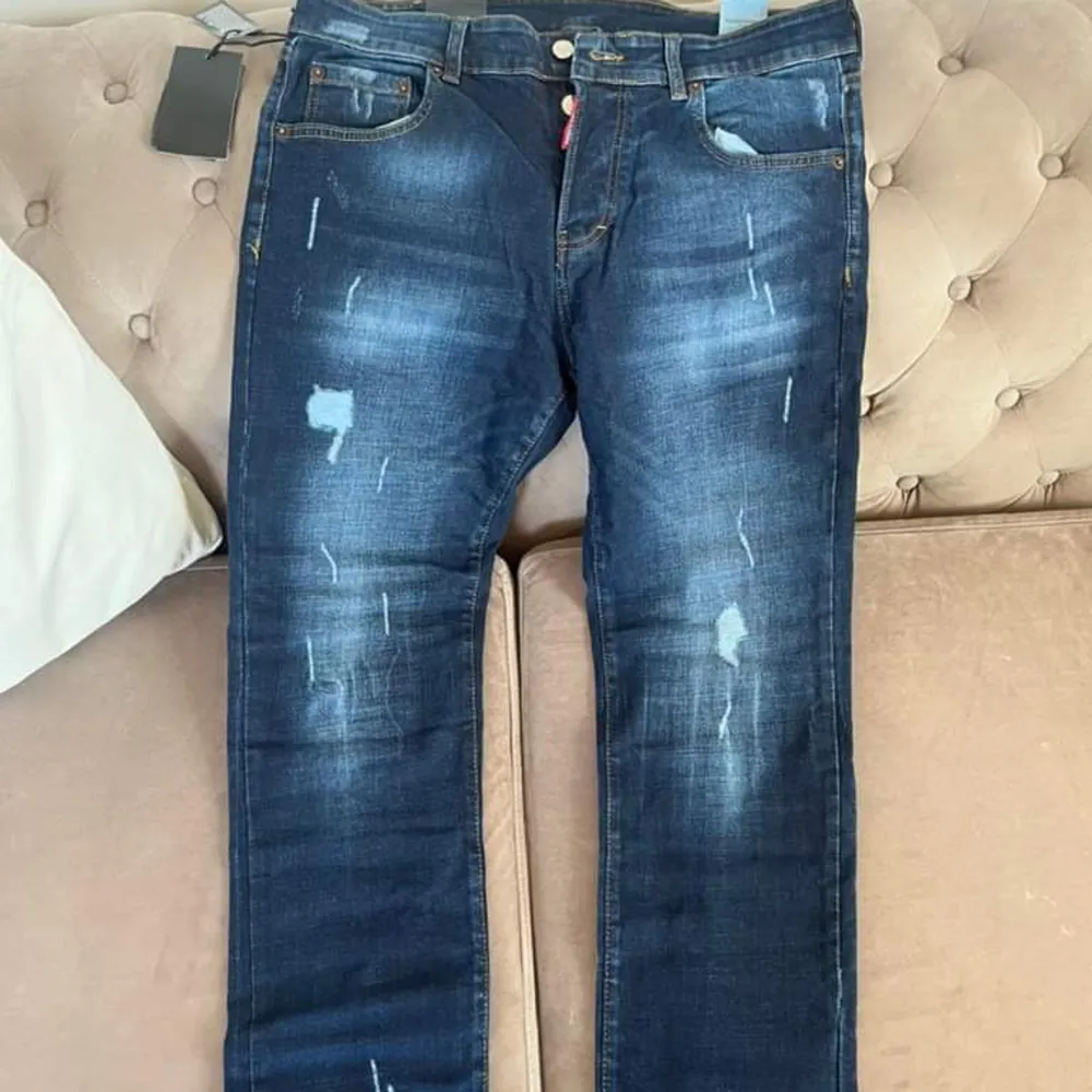 1:1 Dsquared2 Jeans finns inne i storlek 44-56.. Jeans & Byxor.