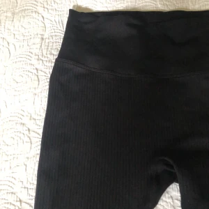 Stronger tights - Ribbstickade tights med hög midja från Stronger. Använda ett fåtal gånger. Strl. XS.  
