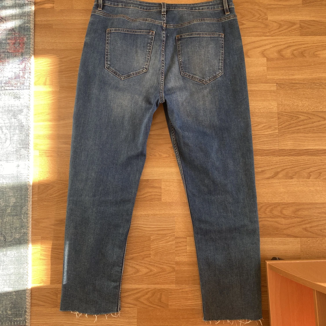 mörkblåa jeans  - 91