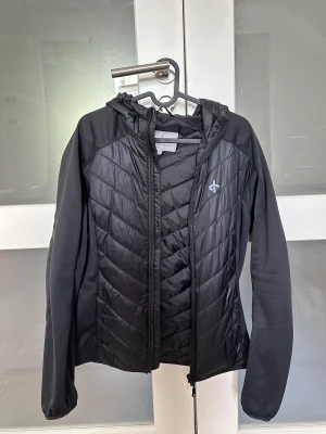 Träningsjacka - En superfin träningsjacka köpt för ca 1 år sen🌸 Använd ca 5 gånger