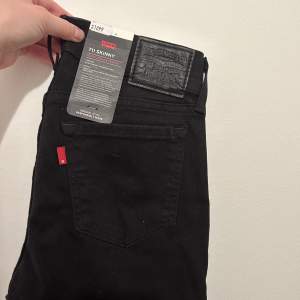 Levis jeans i strl 26/32 aldrig använda 