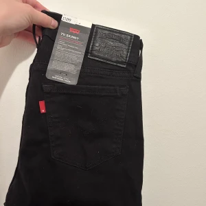 Levis jeans - Levis jeans i strl 26/32 aldrig använda 