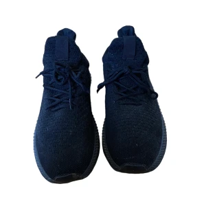 Rapid soul skor - Svarta skor med regnbåssula  Skick: 7/10 knappt använda Strl: 45, skriv privat för mer info