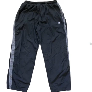 Vintage mjukisar - Följ profilen och få 5% i rabatt   Produktens skick: god   Storlek: M  Passform:  relaxed fit Unisex   För mer info, kontakta mig 😀