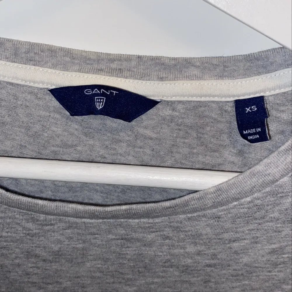 Kortärmad Calvin Klein t-shirt, som aldrig kommit till användning. Frakt tillkommer 💓. T-shirts.