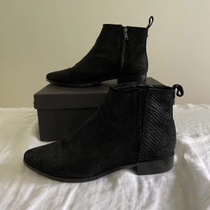 Boots  - Filippa K Gott skick
