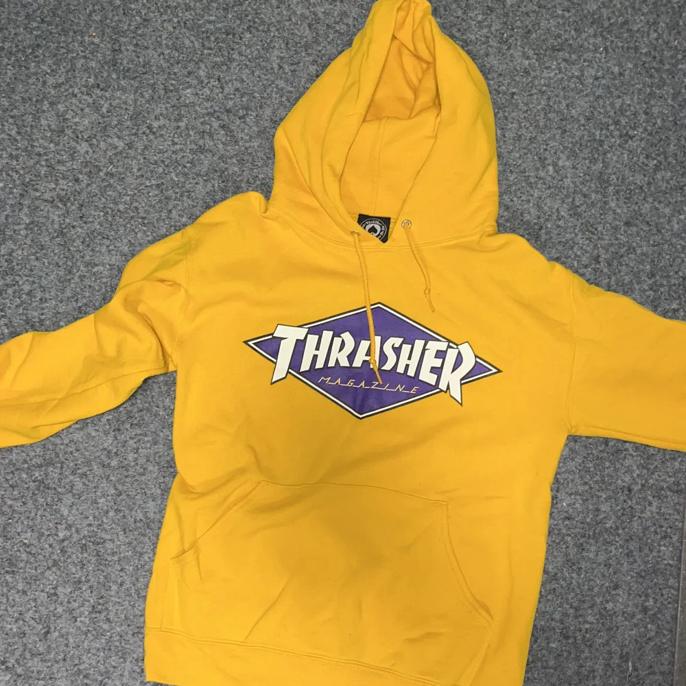 Thrasher hoodie i super bra scick. . Hoodies.