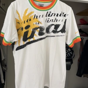 Nike T-shirt - Nike T-shirt, ger lite early 2000s surfervibez:))) 