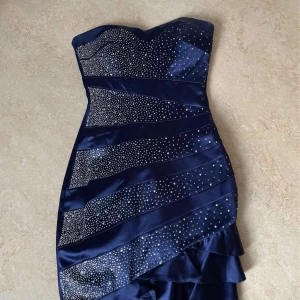 Fest Klänning  - Jättefin klänning med diamanter 