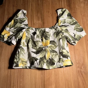 Blus från H&M - Fin blus från H&M, aldrig använd