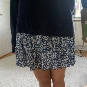 Kjol - Super söt blommig kjol!😍😍
