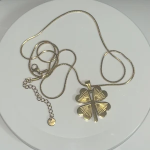 Stainlesssteel halsband 🍀✨🫧 - Rostfritt stål halsband helt ny! ✨🫧😍