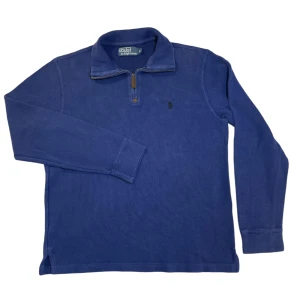 Ralph Lauren halfzip  - ✨Fräsch Ralph Lauren halfzip, såklart äkta och i fin skick. Logga och dragkedjan i fint skick✨   Sthlmtrend.se