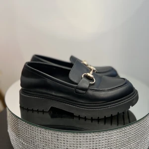 Loafers  - Snygga loafers med spänne 
