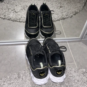 Emporio Armani skor - Säljer min brors jättefina Emporio Armani skor, otroligt bra skick 💕