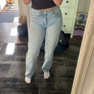 Zara midwaist straight jeans - Säljer dessa jeans från Zara då de inte längre kommer till användning 💞🙏🏽
