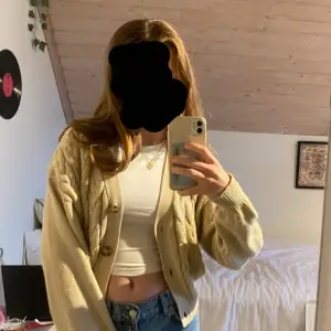 Beige cardigan från even&odd i XS. Den är i bra skick! 💕