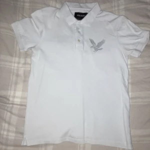 Lyle & Scott Piké  - Utrensning av garderoben,  Tröjan är väl omhändertagen och i bra skick men använd flitigt.  För fler bilder eller frågor, skicka pm.