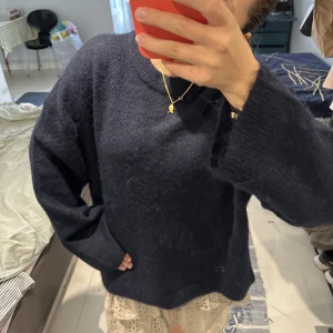 Stickad tröja  - Har startat budgivning så lägg gärna bud där!! Stickad tröja från ginatricot (helt slutsåld), endast provad och lapp kvar perfekt nu t hösten. Kom gärna med bud om fler frågor kontakta mig.