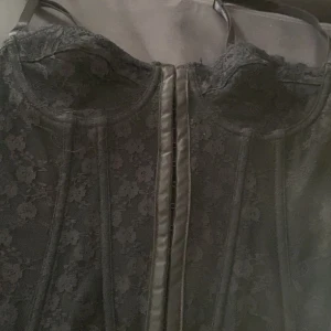 Korsett Top  - Super snygg svart korsett topp i storlek XS-S som använts 1 gång! Nypris 159 men säljs för 100kr