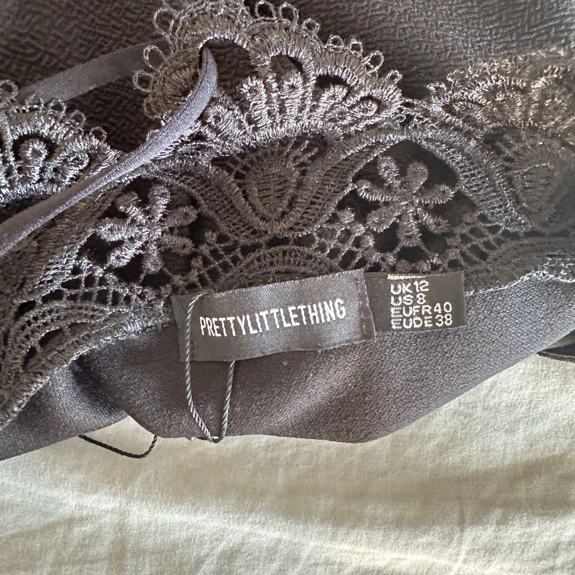 Svart topp med öppen rygg - 91