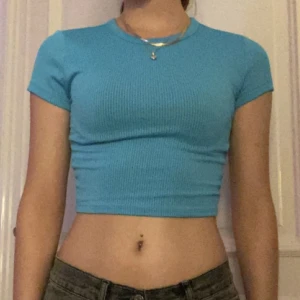 blå topp - blå ribbad topp från hm