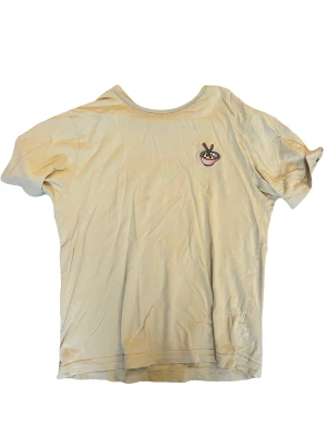 T-shirt - Fin tröja med en ramen 🍜 från Monki 