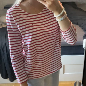  3/4 långärmad  - Vit och rödrandig 3/4 långärmad 