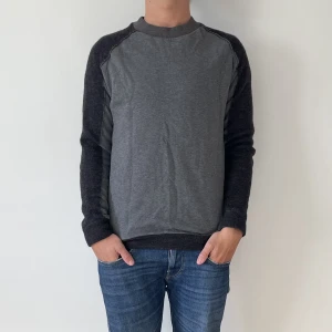 Dondup Tröja  - Dondup Tröja - storlek M - varan är i bra skick, inga flaws - modellen är 172cm och 65kg - vid frågor eller funderingar är det bara att skriva!