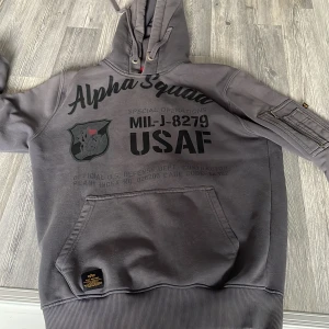 Alpha hoodie  - Grå alpha hoodie storlek s