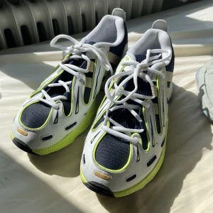 Adidas skor - adidas EQT Gazelle 'White Solar Yellow' Pris kan diskuteras. I använt skick. Storlek 41⅓ Kan fraktas.