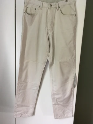 Levis jeans - Ett par Levis jeans  med speciellt mjukt  material, väldigt sköna och bekväma. 9/10 i skick. Fråga gärna om bilder osv