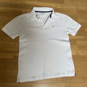 Tommy Hilfiger pikér - Tommy hillfiger piker  pojke strl 10-12 yr 150kr st 250kr för båda  