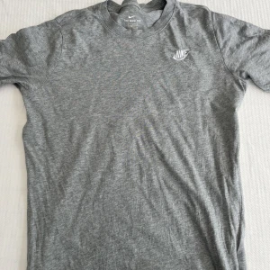 Nike T-shirt  - Nike T-shirt 