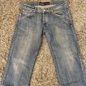 Victoria beckham jeans - Straight jeans från victoria beckham! Aldrig använda då de är för stora för mig 💕 Vet inte storleken, kan sänka priset vid snabb affär!💕