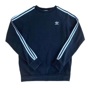 ADIDAS CREWNECK - Skick: 7/10 (lite blekt) | Storlek: S